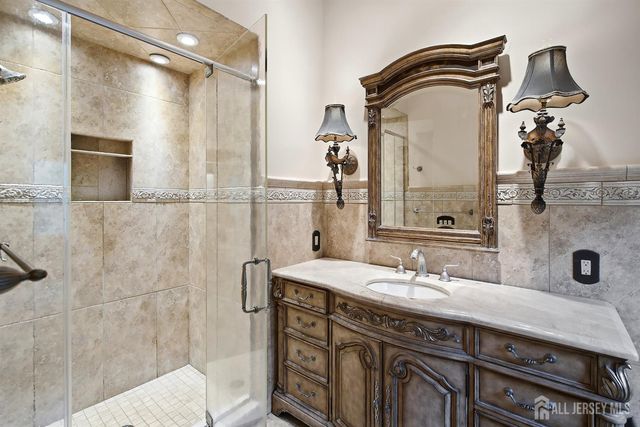 10 Burr Court, Plainsboro, NJ 08536