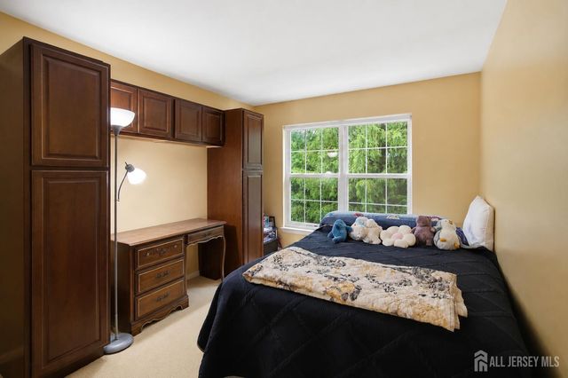 10 Burr Court, Plainsboro, NJ 08536