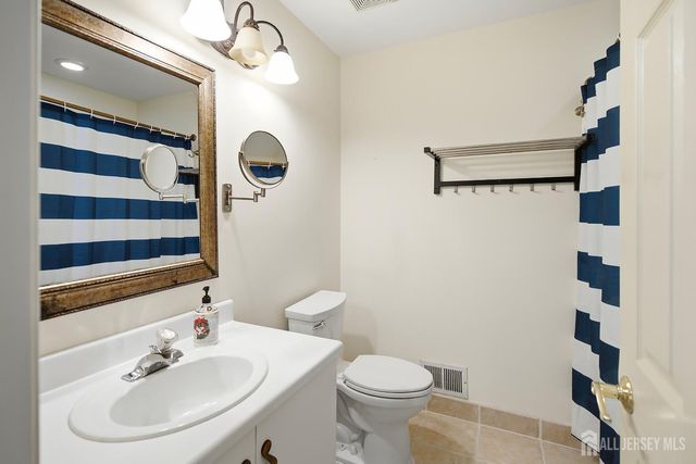 10 Burr Court, Plainsboro, NJ 08536