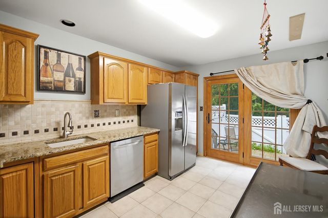 10 Burr Court, Plainsboro, NJ 08536