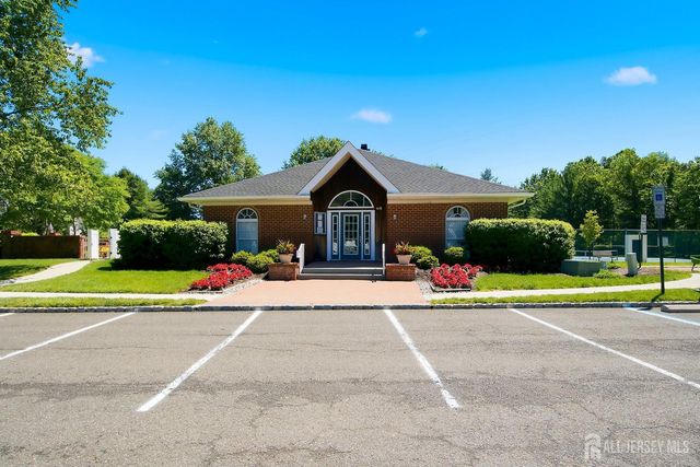 10 Burr Court, Plainsboro, NJ 08536