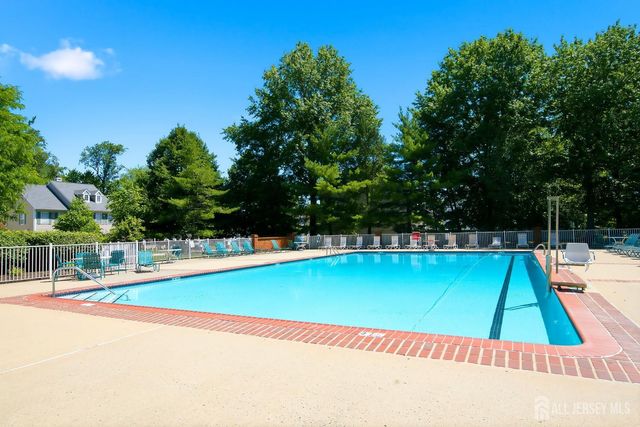 10 Burr Court, Plainsboro, NJ 08536