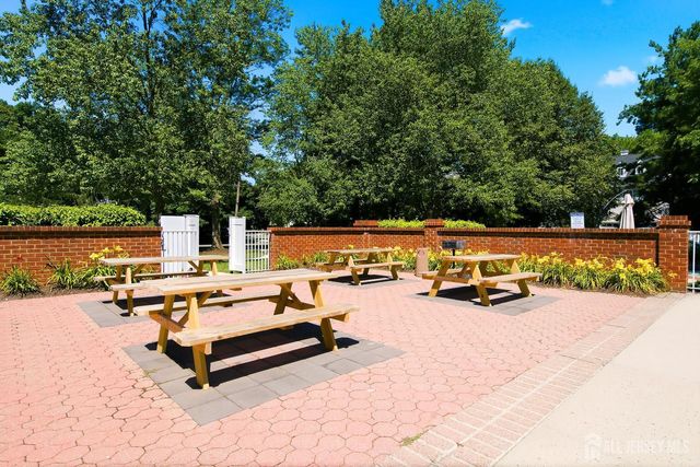 10 Burr Court, Plainsboro, NJ 08536