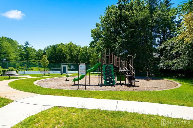 10 Burr Court, Plainsboro, NJ 08536