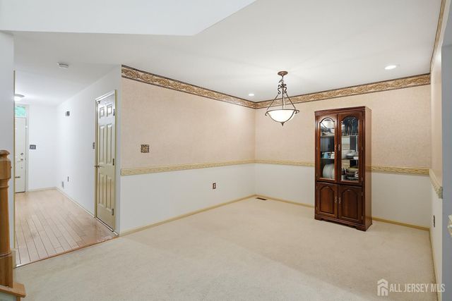 10 Burr Court, Plainsboro, NJ 08536