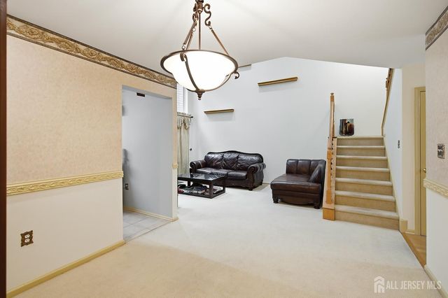 10 Burr Court, Plainsboro, NJ 08536