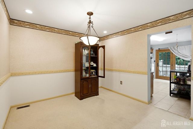 10 Burr Court, Plainsboro, NJ 08536