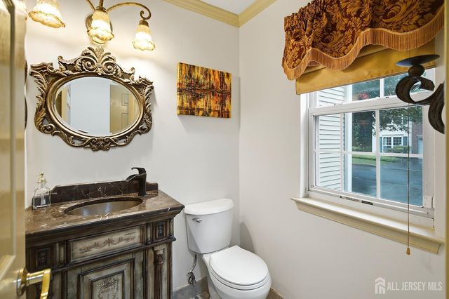 10 Burr Court, Plainsboro, NJ 08536