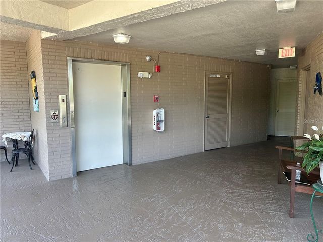 6190 80TH STREET N 204, St Petersburg, FL 33709