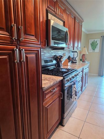 6190 80TH STREET N 204, St Petersburg, FL 33709