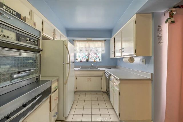 330 N Howard Street 201, Glendale, CA 91206