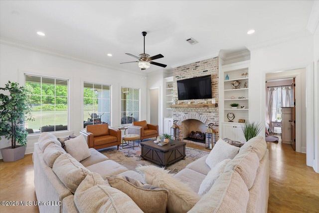 180 Crossview Place, Brandon, MS 39047
