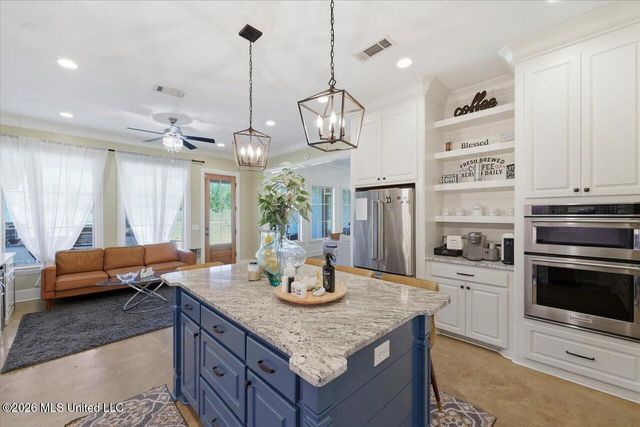 180 Crossview Place, Brandon, MS 39047