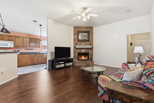 213 Sardius Boulevard, Granbury, TX 76049