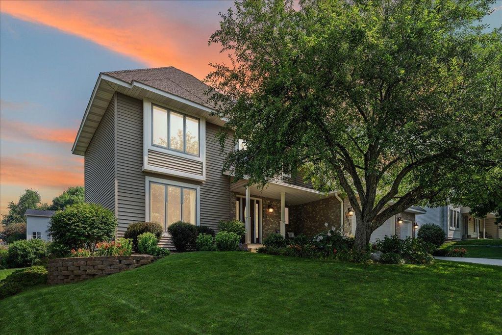 3438 Churchill Drive, Woodbury, MN 55125