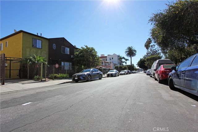 1646 N Harvard, Los Angeles, CA 90027