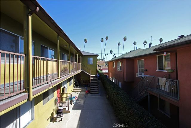 1646 N Harvard, Los Angeles, CA 90027