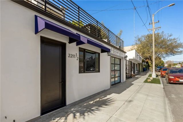 2211 Hyperion, Los Angeles, CA 90027