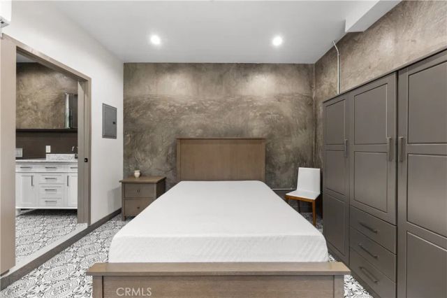 2211 Hyperion, Los Angeles, CA 90027