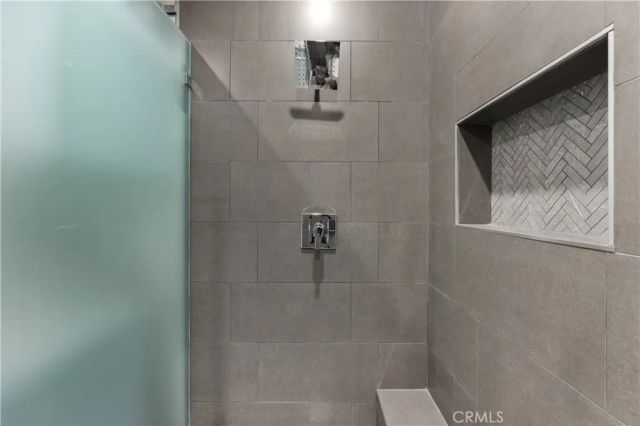 2211 Hyperion, Los Angeles, CA 90027