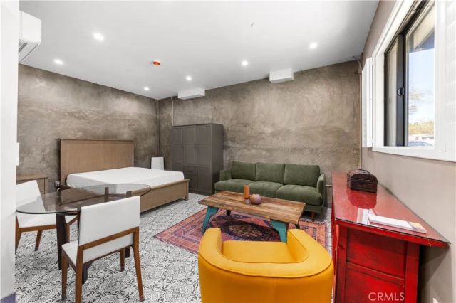 2211 Hyperion, Los Angeles, CA 90027