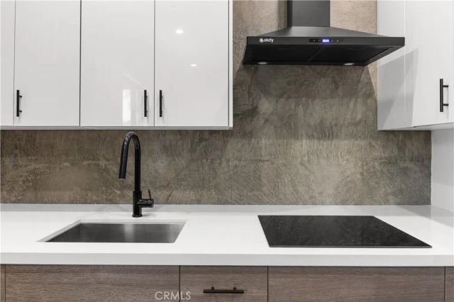 2211 Hyperion, Los Angeles, CA 90027