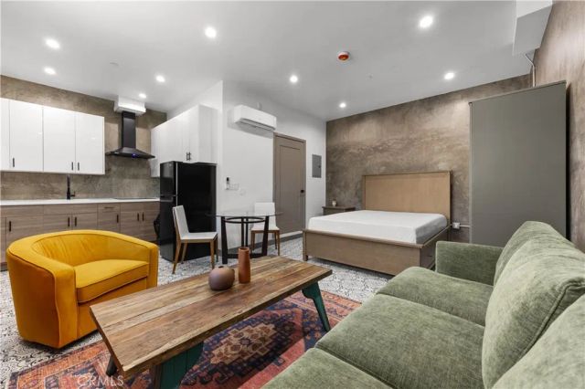 2211 Hyperion, Los Angeles, CA 90027