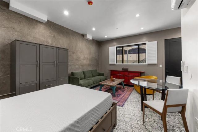 2211 Hyperion, Los Angeles, CA 90027