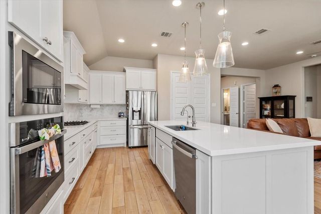 15349 Legacy Park Way, Magnolia, TX 77354