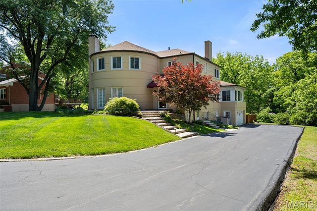 69 Bellerive Acres, Bellerive, MO 63121