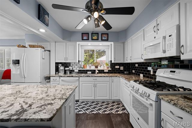 69 Bellerive Acres, Bellerive, MO 63121