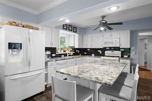 69 Bellerive Acres, Bellerive, MO 63121
