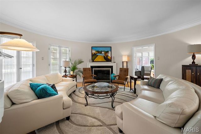 69 Bellerive Acres, Bellerive, MO 63121