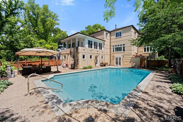 69 Bellerive Acres, Bellerive, MO 63121