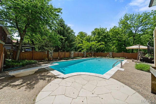 69 Bellerive Acres, Bellerive, MO 63121