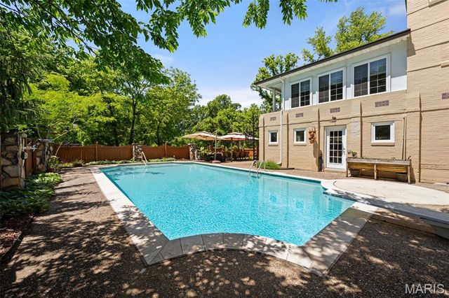 69 Bellerive Acres, Bellerive, MO 63121