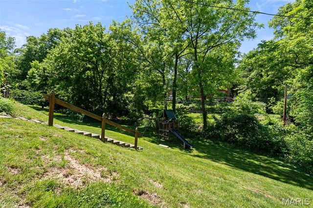 69 Bellerive Acres, Bellerive, MO 63121