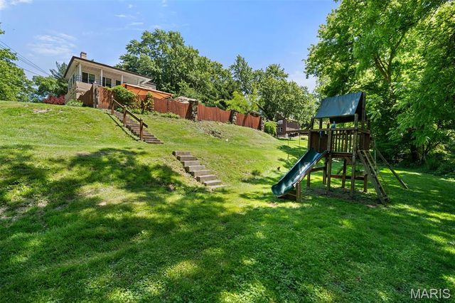 69 Bellerive Acres, Bellerive, MO 63121