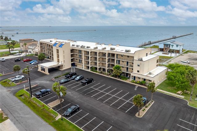 1021 Water St 214, Rockport, TX 78382