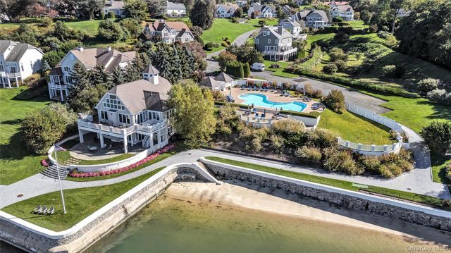 40 Pembroke Drive, Glen Cove, NY 11542