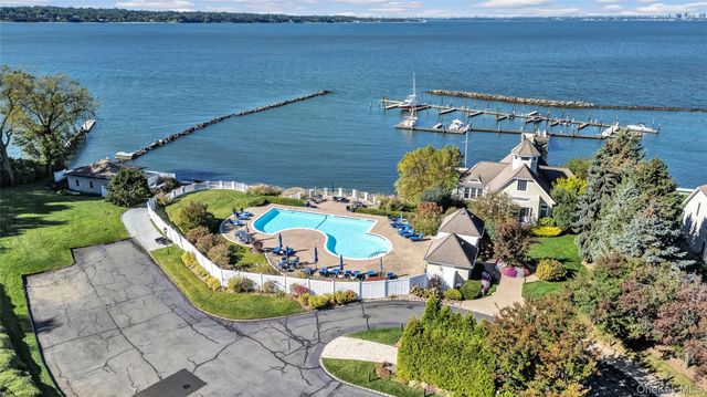 40 Pembroke Drive, Glen Cove, NY 11542