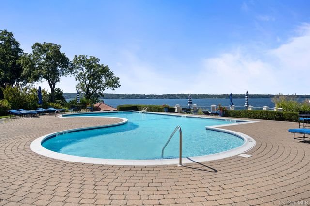 40 Pembroke Drive, Glen Cove, NY 11542
