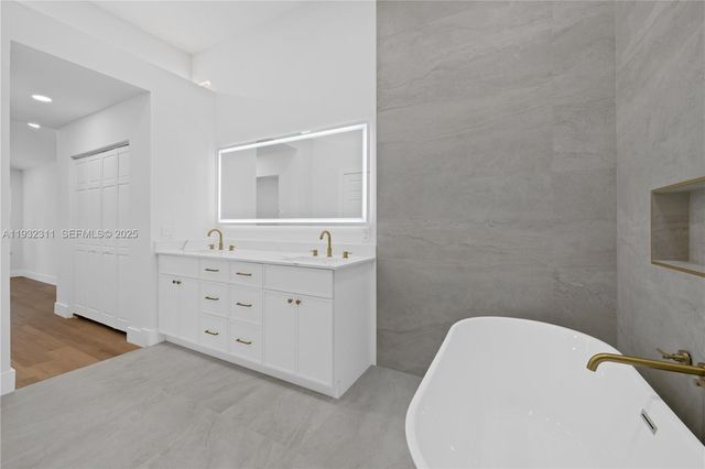 2014 NW 52nd St, Boca Raton, FL 33496