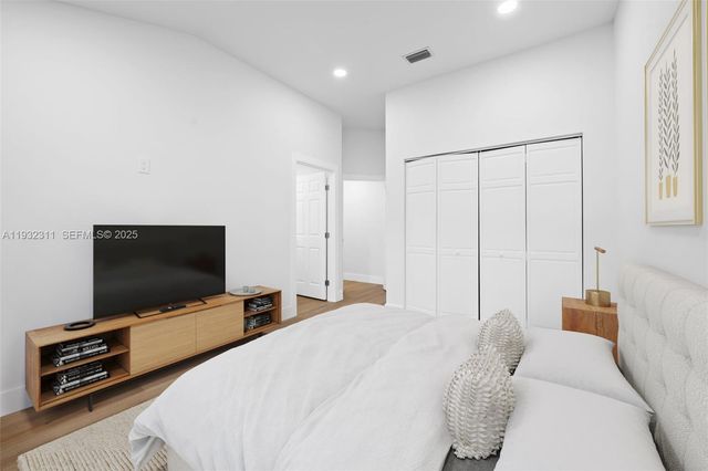 2014 NW 52nd St, Boca Raton, FL 33496