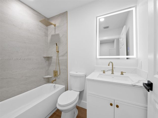 2014 NW 52nd St, Boca Raton, FL 33496