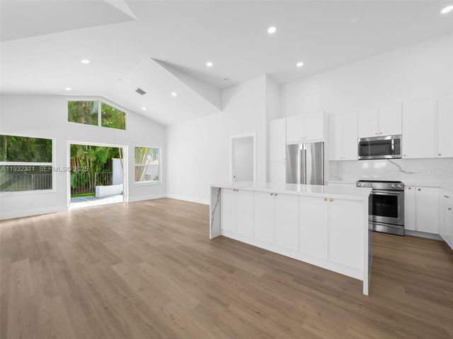 2014 NW 52nd St, Boca Raton, FL 33496