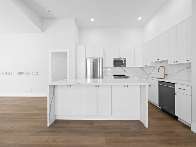 2014 NW 52nd St, Boca Raton, FL 33496