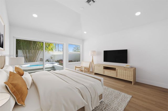 2014 NW 52nd St, Boca Raton, FL 33496