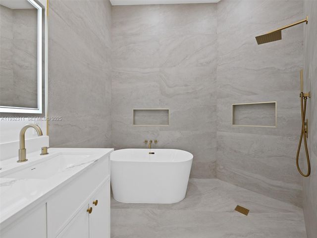 2014 NW 52nd St, Boca Raton, FL 33496