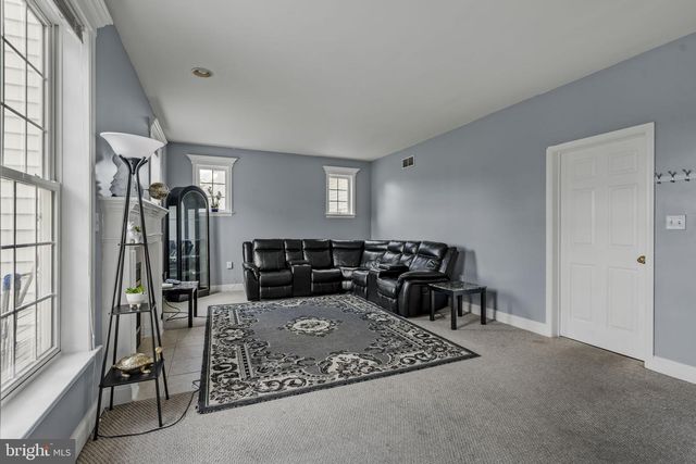 327 SQUIRE LN, Lititz, PA 17543